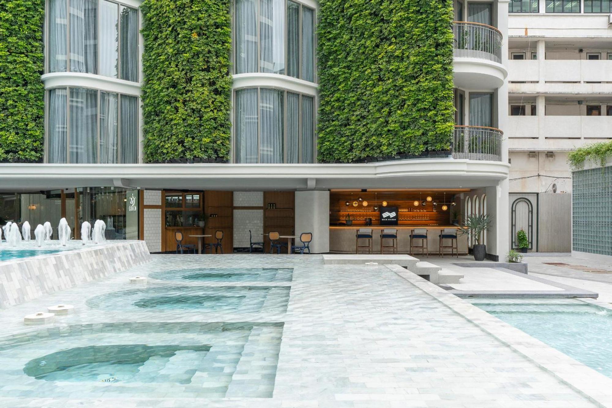 The Salil Hotel Riverside Bangkok Banguecoque Exterior foto The hotel's pool