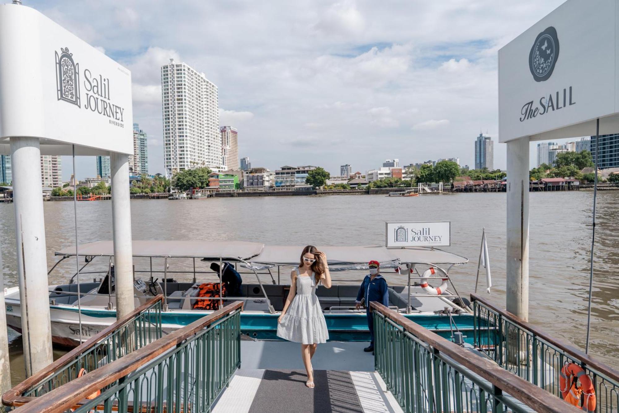 The Salil Hotel Riverside Bangkok Banguecoque Exterior foto The River City pier