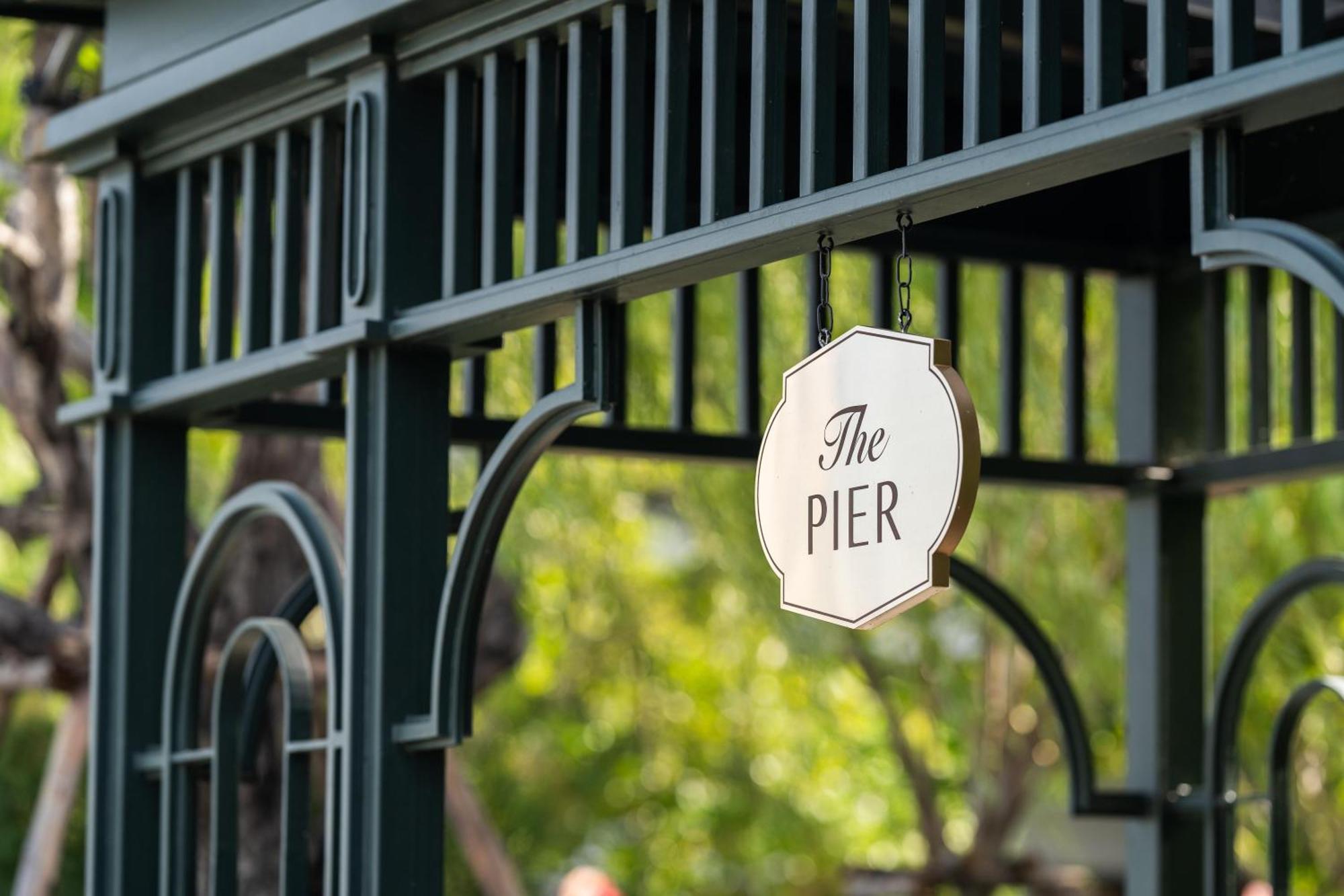 The Salil Hotel Riverside Bangkok Banguecoque Exterior foto The Pier