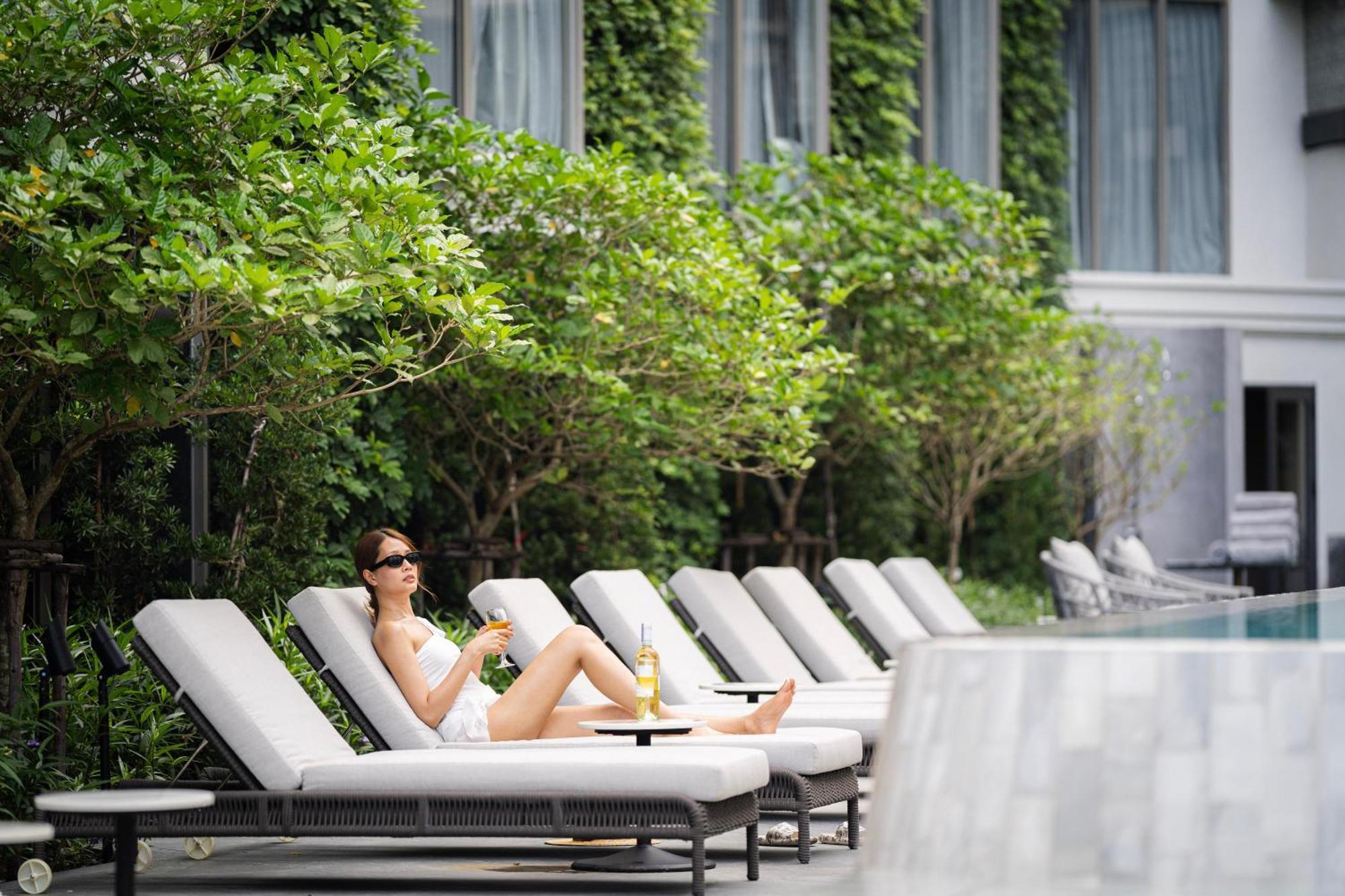 The Salil Hotel Riverside Bangkok Banguecoque Exterior foto The Pool at The Hari